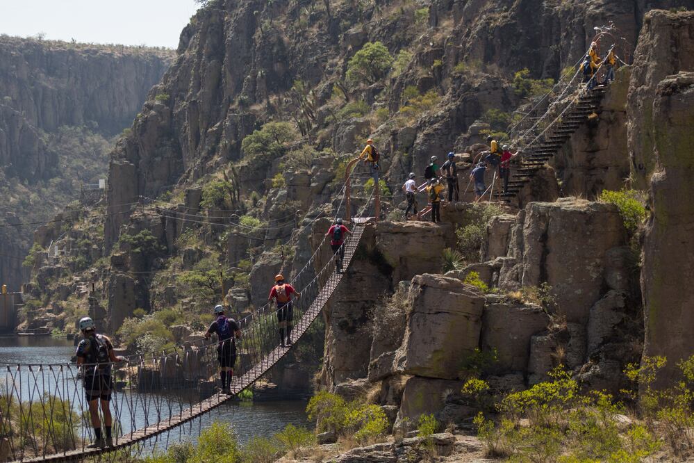 Trece puentes colgantes se mueven como gelatina sobre una presa. (Foto: Turismo Aguascalientes)