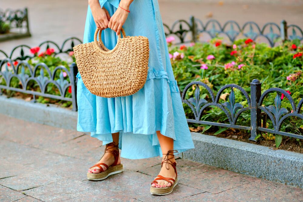 Los zapatos de verano deben ser cómodos, modernos y versátiles. Foto: Freepik