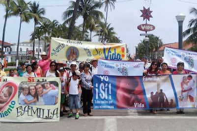 Crecen protestas a favor y en contra de ley antiaborto 