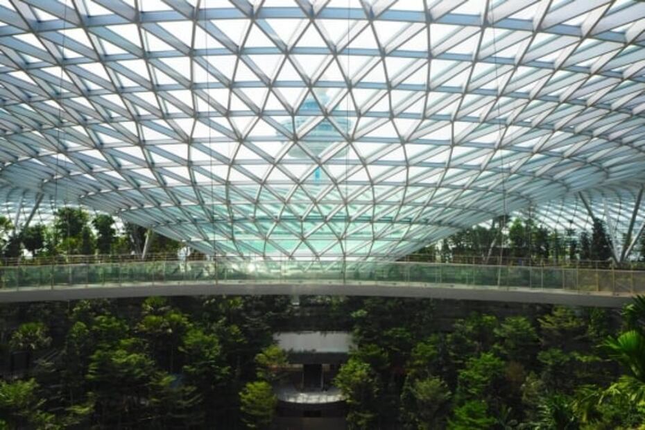Singapur: su aeropuerto tendrá laberintos y la cascada interior más alta del mundo