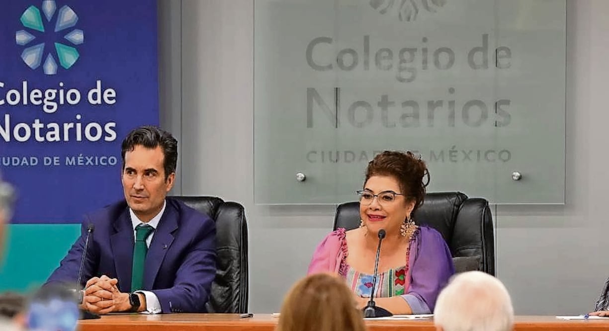 Brugada se reunió con integrantes del Colegio de Notarios de la CDMX, donde propuso un censo para conocer situación legal de inmuebles. Foto: Especial