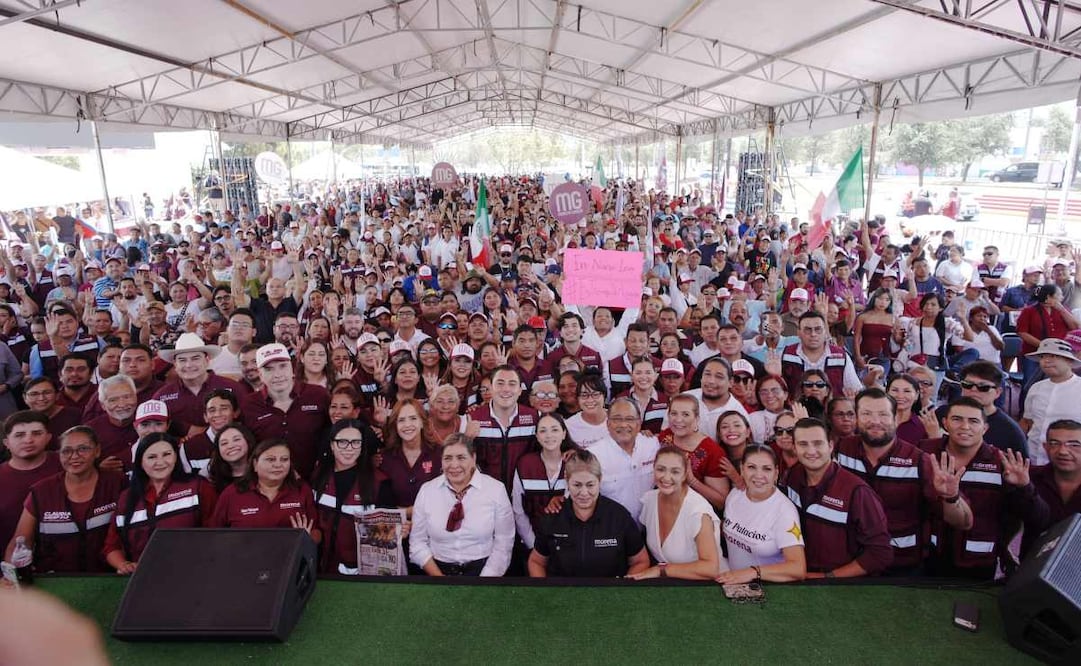 Más de 4 mil personas se congregaron en la Explanada de la Presidencia Municipal de García durante la Asamblea Informativa en Defensa de la Transformación y la Soberanía Nacional.
Foto: Especial.