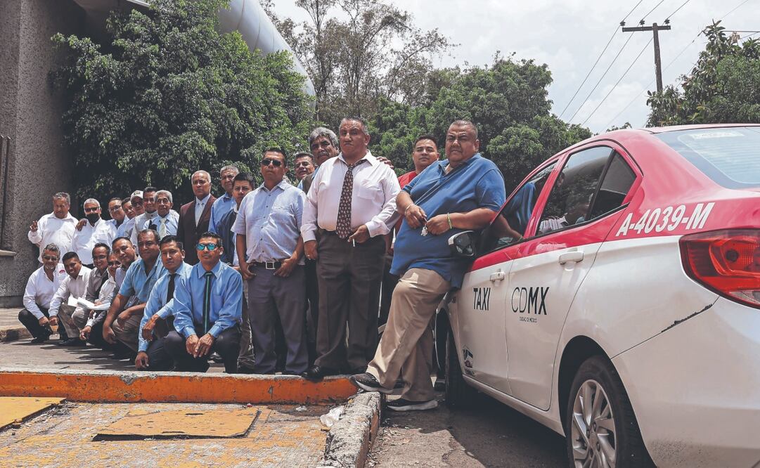 El vocero de los taxistas aseguró que las multas son impagables para mil 100 dueños de concesiones. Foto: de GABRIEL PANO. EL UNIVERSAL