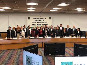 Diputados suspenden otra vez sesión por bloqueo de la CNTE