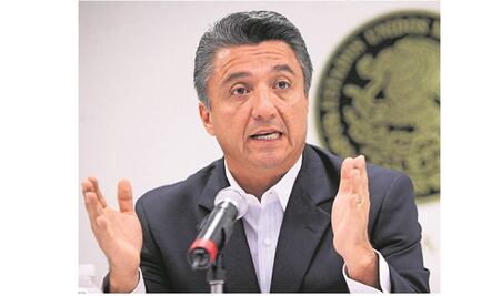 Presumía honestidad y hoy aparece con fajos de billetes