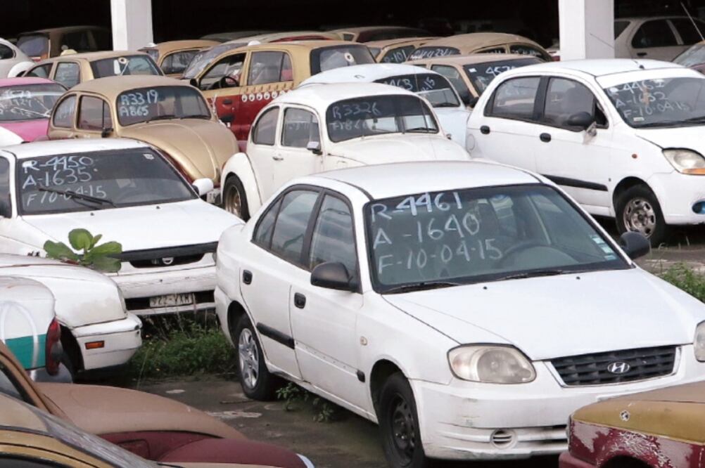 Según cifras de OCRA, 66% de los vehículos robados y recuperados fueron encontrados dentro del Distrito Federal; algunos son vendidos tal y como los hurtan, sólo alteran el número de serie (LUIS CORTÉS. EL UNIVERSAL)