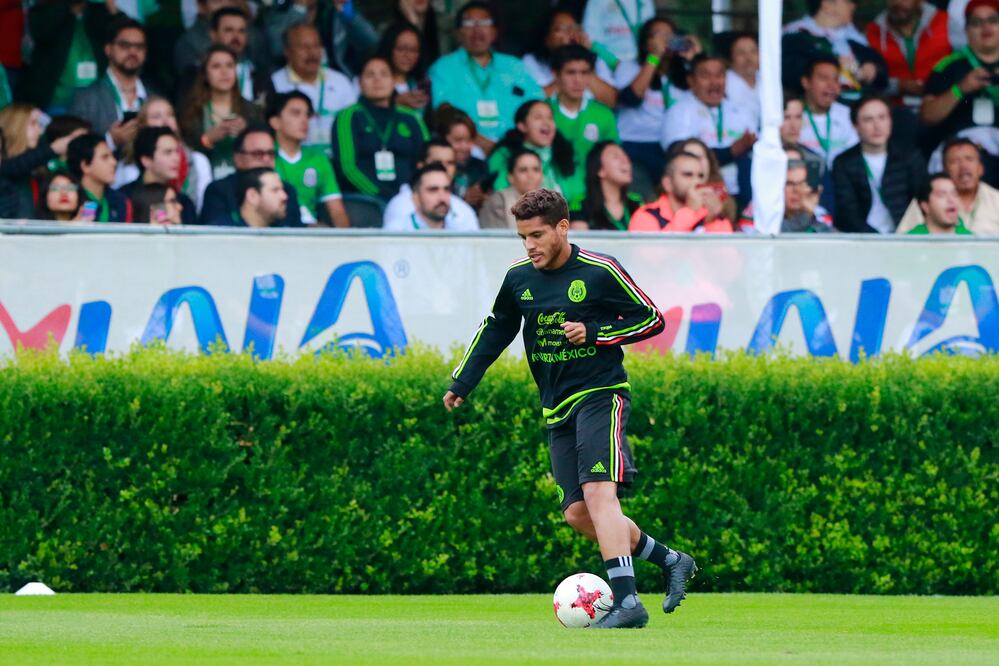 Imago7. Jonathan dos Santos, durante el entrenamiento con causa por la reconstrucción de México