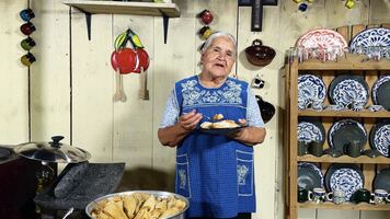 Prepara tamales de birria con la receta de Doña Ángela