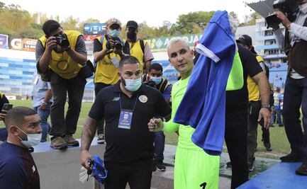 Keylor Navas recibe a 30 refugiados ucranianos en su casa de París