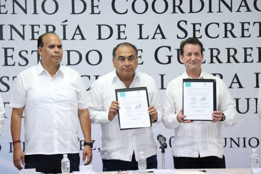 El gobernador Héctor Astudillo firmó un convenio para establecer mecanismos que propicien mejoras en los servicios y productos del sector de extracción de metales (Foto: tomada de Twitter @Gob_Guerrero)