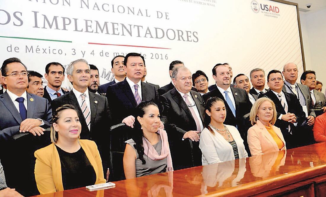 El magistrado Edgar Elías Azar, el secretario de Gobernación, Miguel Ángel Osorio Chong y el jefe de gobierno, Miguel Ángel Mancera, clausuraron el XII Encuentro de Órganos Implementadores de la Reforma Penal (ESPECIAL)