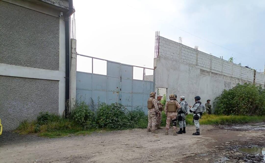 Descubren 3 tomas clandestinas de combustible en Acolman; se realizan labores técnicas para clausurar las tomas. Foto: Especial.