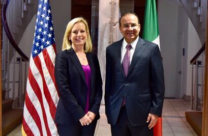 Se reúne en privado Alfonso Navarrete con Kirstjen Nielsen