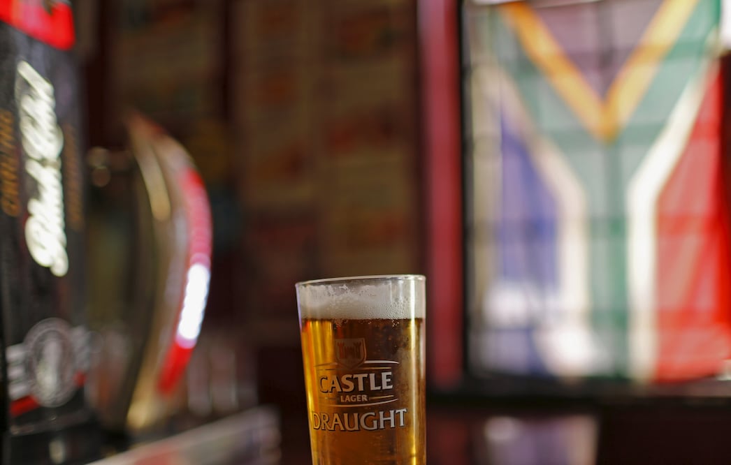 SABMiller venderá el 50 por ciento de su participación en su negocio estadounidense MillerCoors para completar la transacción (REUTERS)