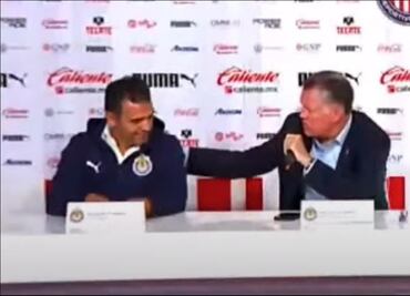 El incómodo momento entre Ricardo Peláez y Ricardo Cadena en plena conferencia de prensa