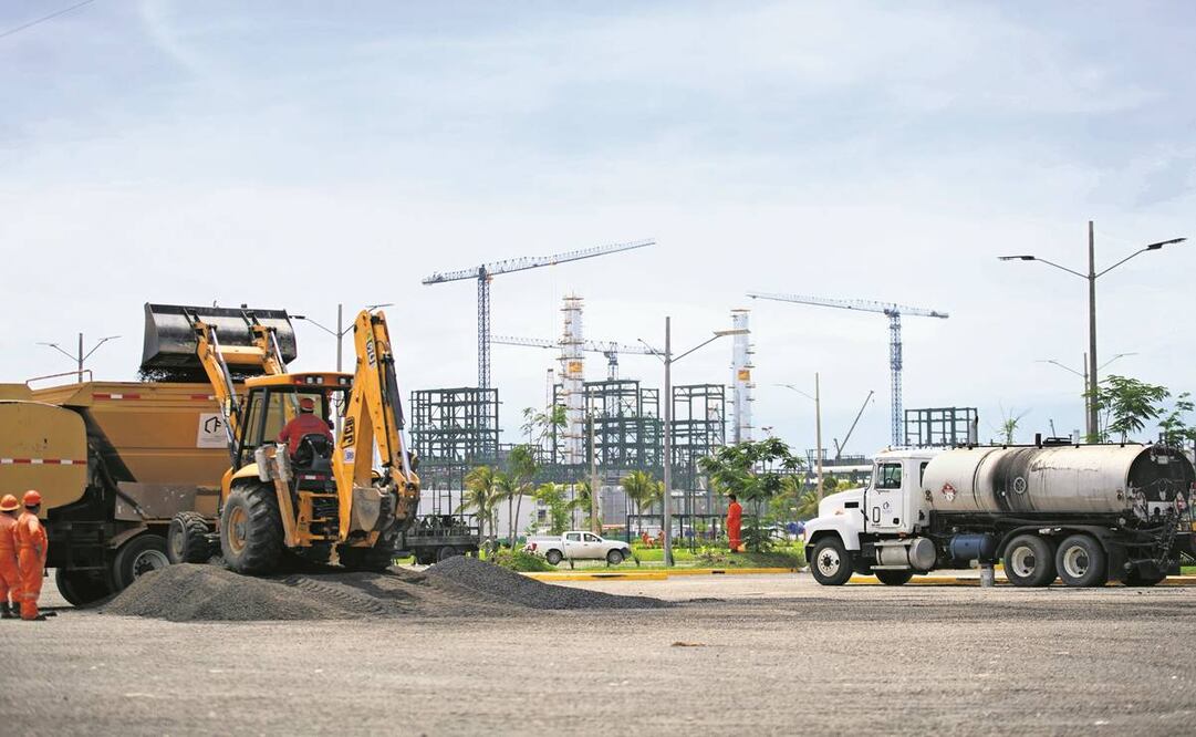 La red carretera que opera actualmente y el transporte por ductos son los únicos medios que conectan la refinería con el resto del país. Foto: Germán Espinosa/ EL UNIVERSAL