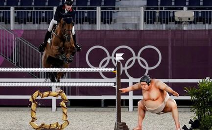 Retiran estatua de luchador en circuito hípico por asustar caballos en Tokio 2020