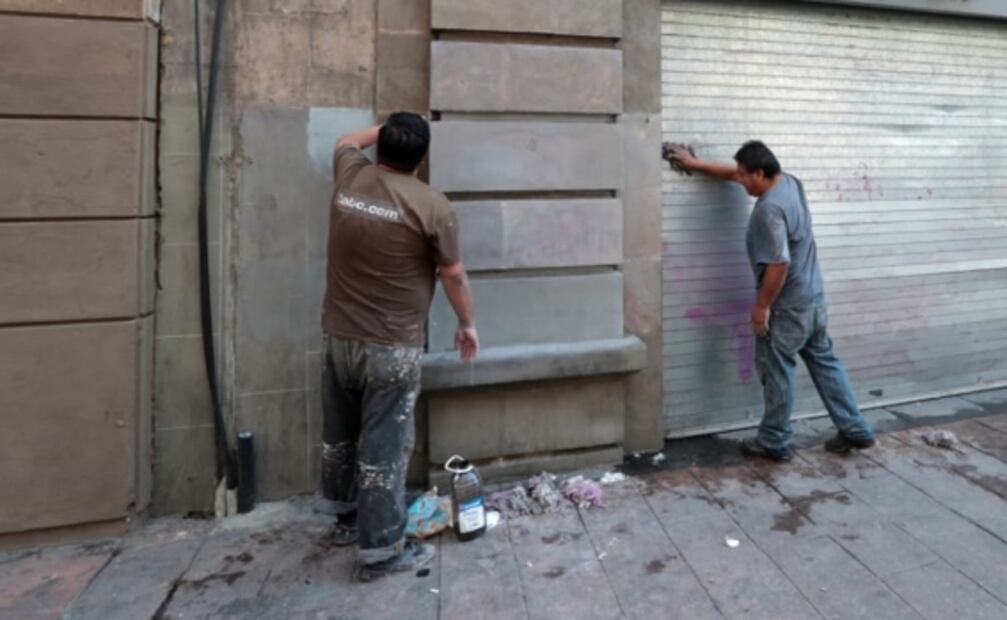 “Parece que trabajamos para ellos”, dice empleado de mantenimiento sobre pintas por marchas