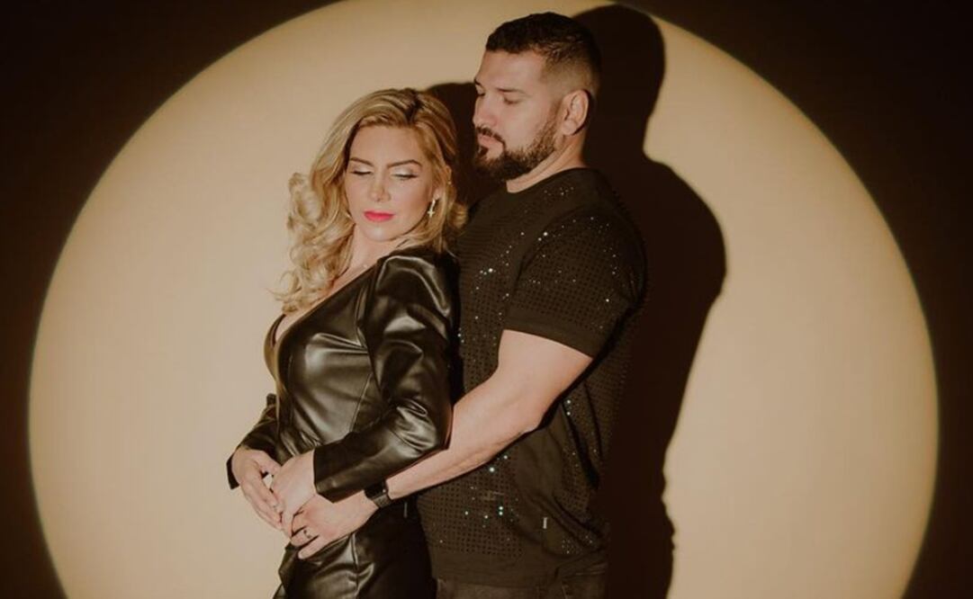 Karla Panini presume su amor con Américo Garza: "Hasta para volverse loco, hay que encontrar a alguien que valga la locura. Te amo". Foto: Instagram Karla Panini.