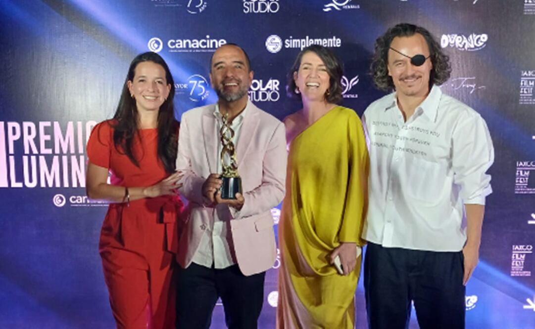 Premio a la película por "Corina" en los Premios Luminus de la Cámara Nacional de la Industria Cinematográfica (CANACINE), que reconoce a las producciones y al talento más destacado del cine mexicano, en los Estudios Churubusco en Ciudad de México.
César Huerta/EL UNIVERSAL.