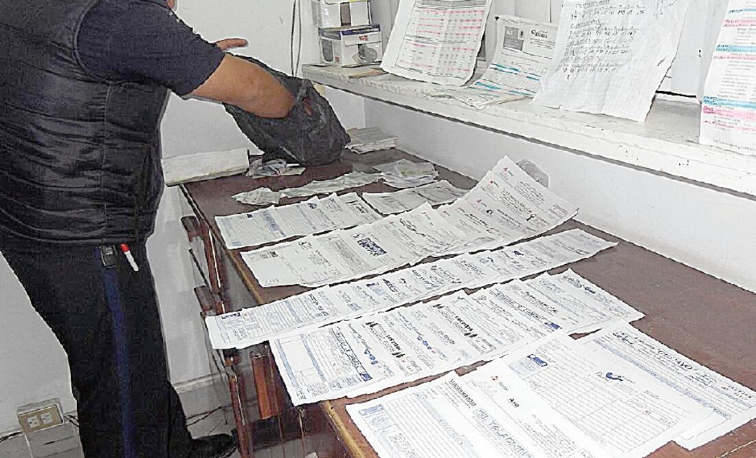 De acuerdo con especialistas, el uso de facturas sin sustancia, no sólo tiene efectos de defraudación fiscal, sino de probable lavado de dinero (ARCHIVO EL UNIVERSAL)