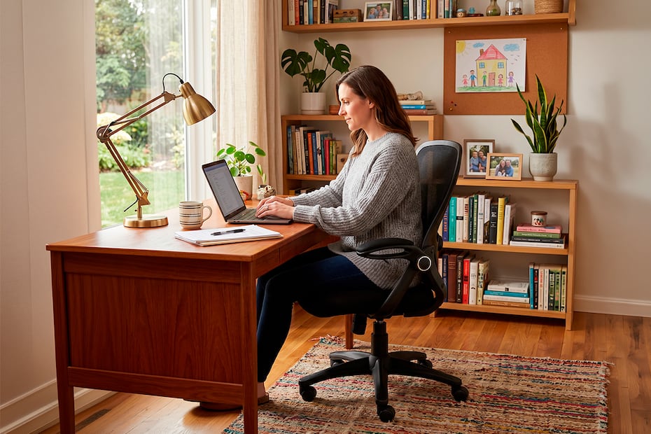 Sillas ergonómicas y escritorios adecuados impactan en la productividad. Foto: Cortesía