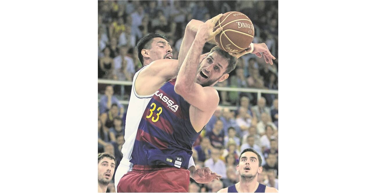 El mexicano Gustavo Ayón aportó 11 puntos para la causa blanca (QUIQUE GARCÍA. EFE)