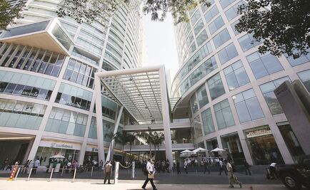 Critican en redes a quienes grabaron y difundieron videos de mujer que se suicidó en Reforma 222