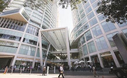 Critican en redes a quienes grabaron y difundieron videos de mujer que se suicidó en Reforma 222