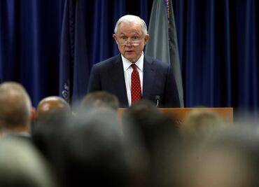 Sessions se reunió con embajador ruso en campaña de Trump: WP