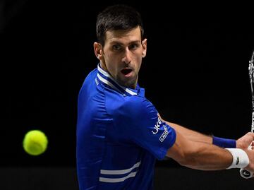 Novak Djokovic se retira de la Copa ATP; es duda para el Abierto de Australia