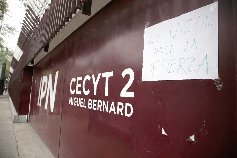 En el CECyT, Miguel Bernard, 2 los alumnos acordaron entregar las instalaciones y retomar hoy las clases ()