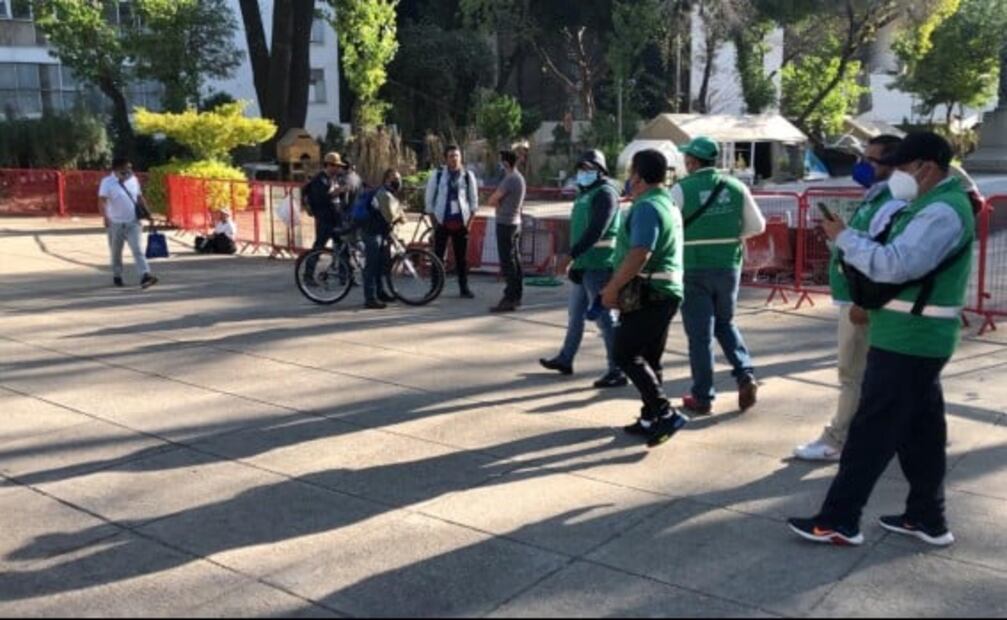 Retiran puestos de inmediaciones del Senado; vendían productos relacionados con la marihuana