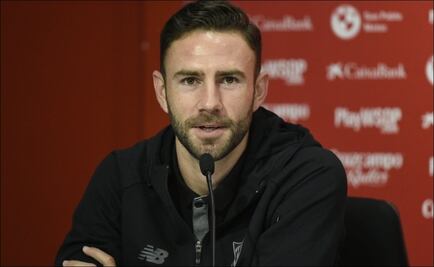 Miguel Layún es presentado con el Sevilla