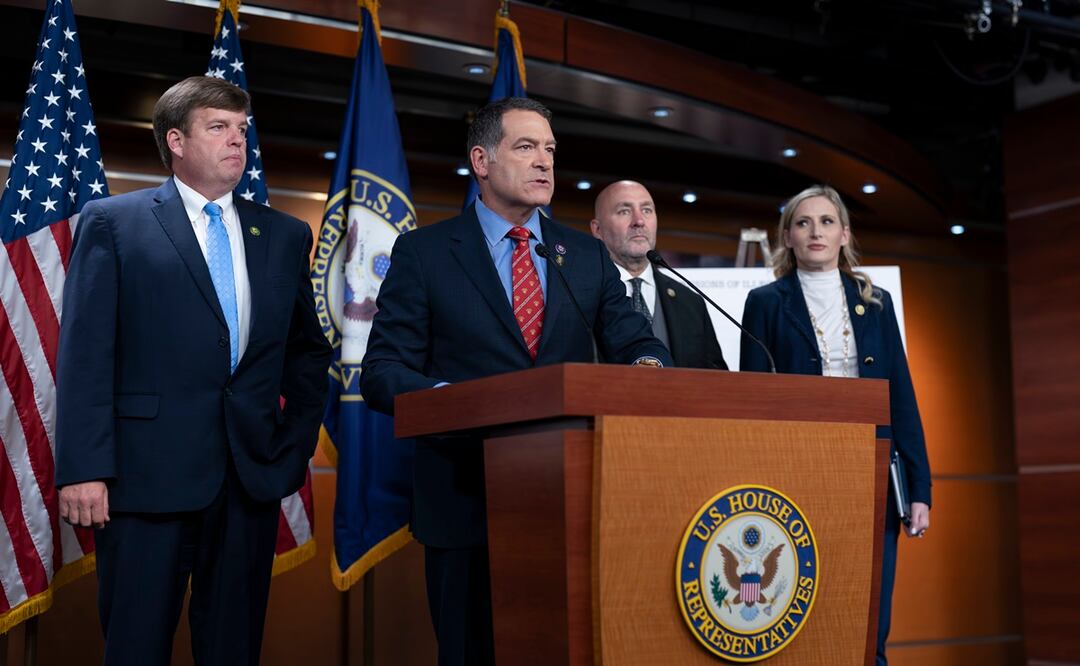El representante Dale Strong, republicano por Alabama pide a Seguridad Nacional que el secretario Alejandro Mayorkas renuncia al cargo. Foto: AP