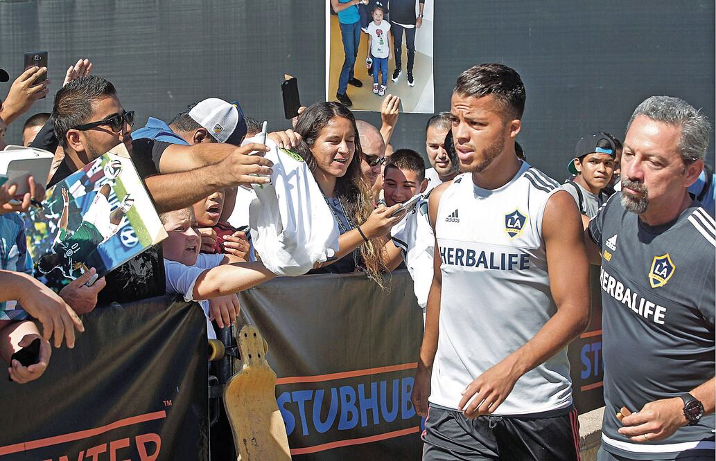AP. Dos Santos lleva dos campañas con el Galaxy.