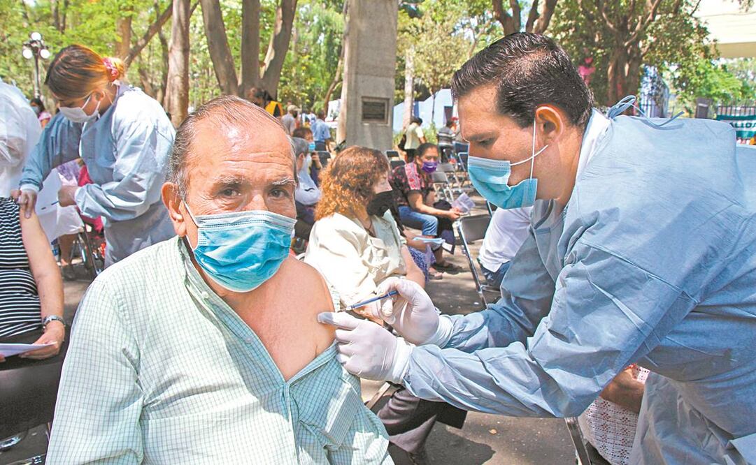 Hubo poca organización en una nueva jornada para inmunizar a personas mayores de 60 años. Foto: Tomada de Twitter.