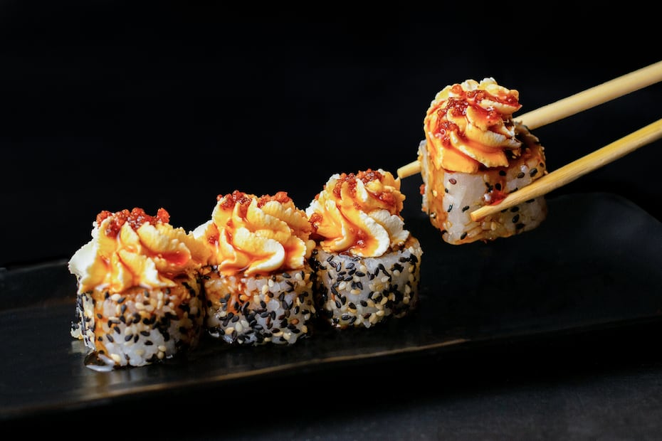 Otro alimento con el que puedes acompañar tu sushi es con jengibre encurtido, conocido como gari. Foto: Unsplash