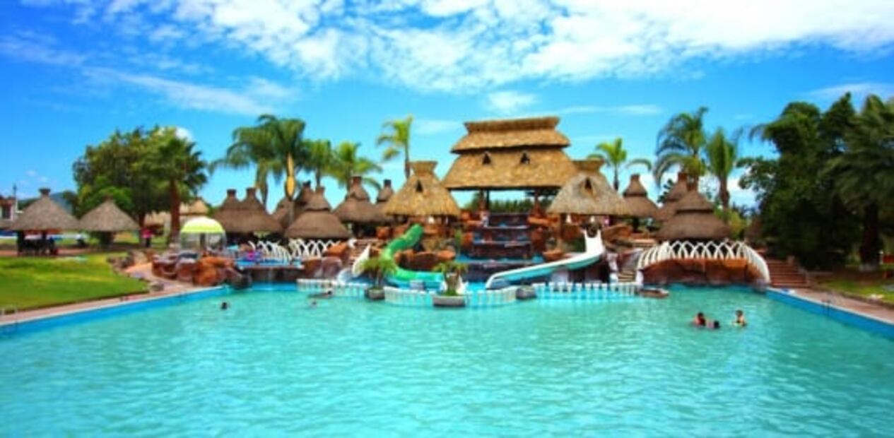 Valle Paraíso, las aguas termales que tienen dinosaurios