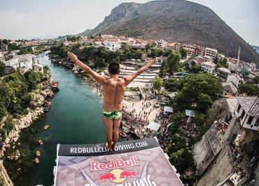 Jonathan Paredes es campeón en el Red Bull Cliff Diving