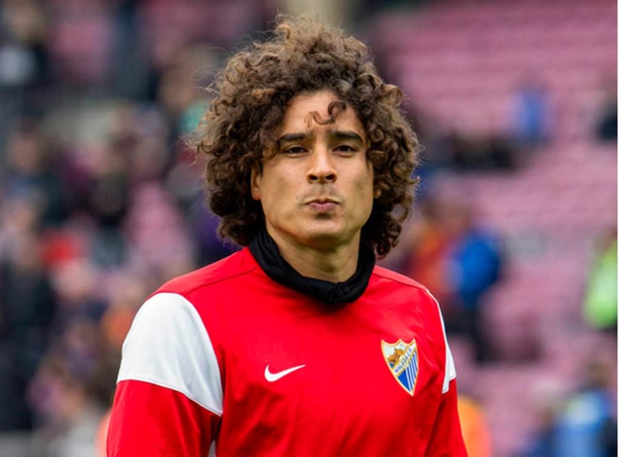Guillermo Ochoa. Con el Málaga llegó como la “bomba” del verano pasado, pero le incumplieron la promesa de ser titular. Foto JAM MEDIA
