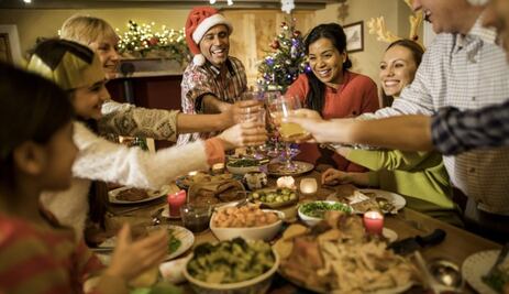 ¿Qué le pasa realmente a tu cuerpo cuando comes mucho?