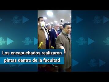 Encapuchados intentan tomar facultad de Derecho de la UNAM