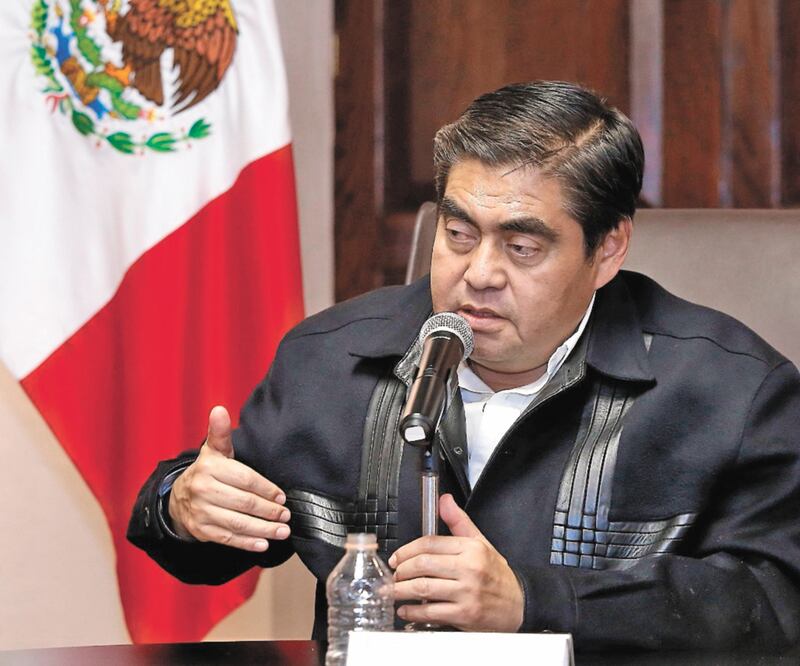 Miguel Barbosa explicó que quienes toman las casetas “no son luchadores sociales y no tienen causas democráticas”.