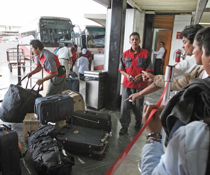 Estafadores se hacen pasar por familiares que necesitan dinero porque les retuvieron el equipaje o tuvieron algún problema administrativo o policial. Foto/ARCHIVO EL UNIVERSAL