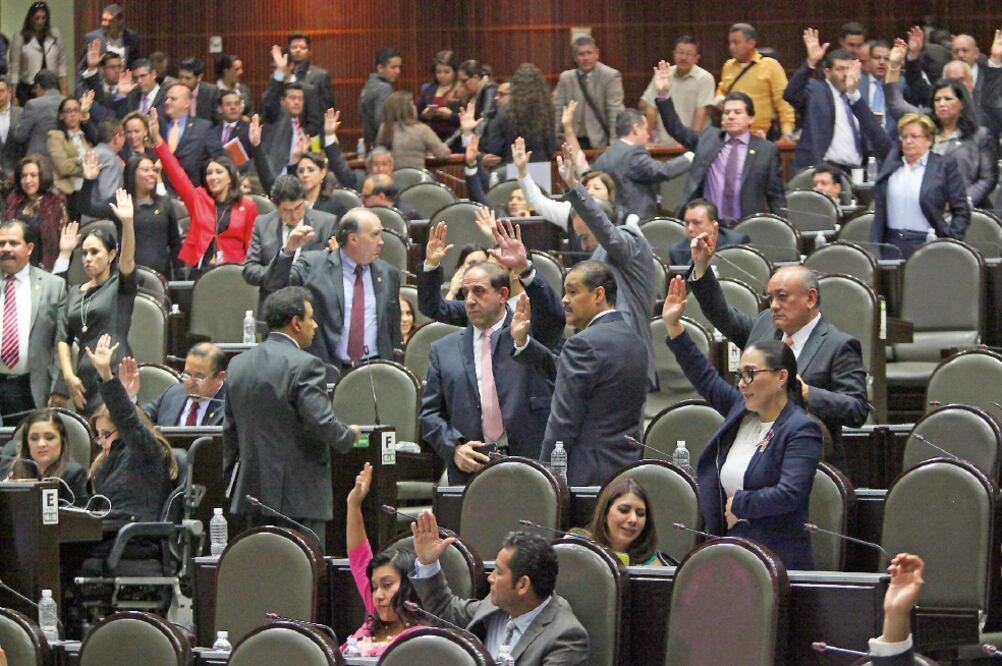 Las bancadas en San Lázaro aseguran que analizarán la Ley Beltrones para impedir que los liderazgos de los partidos se promocionen fuera de campaña (LUCÍA GODÍNEZ. EL UNIVERSAL)