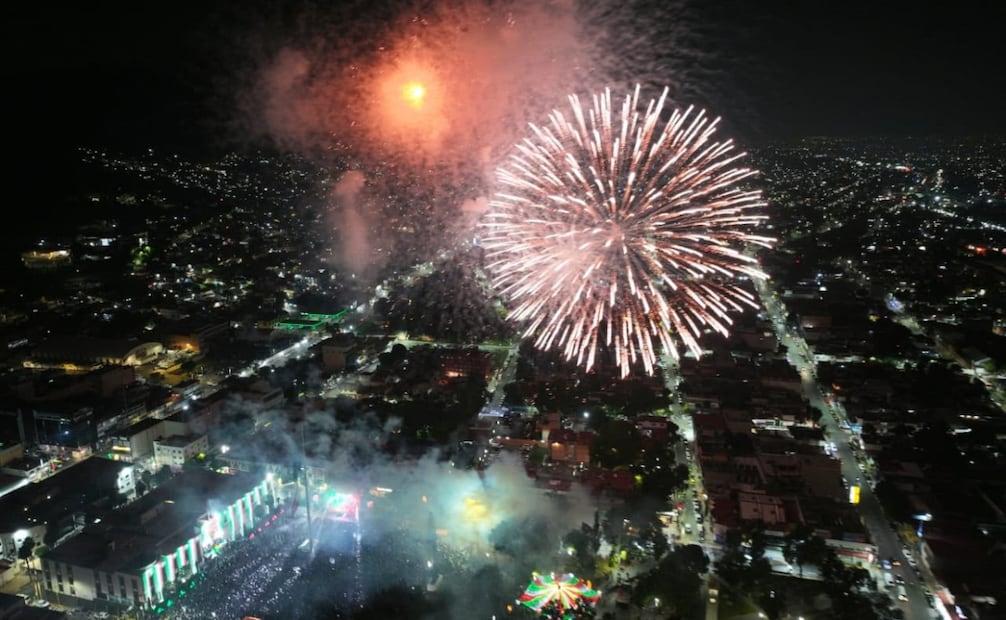 Alcaldesa de Ecatepec, Azucena Cisneros Coss, el 15 de septiembre del 2026. Foto: especial