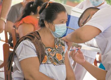 Reciben vacunas envasadas en el país