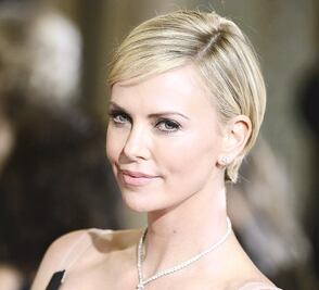 Rosario Castellanos y Charlize Theron, en un día como hoy