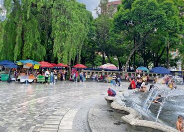 Pese a las vallas, regresan los ambulantes a la Alameda Central